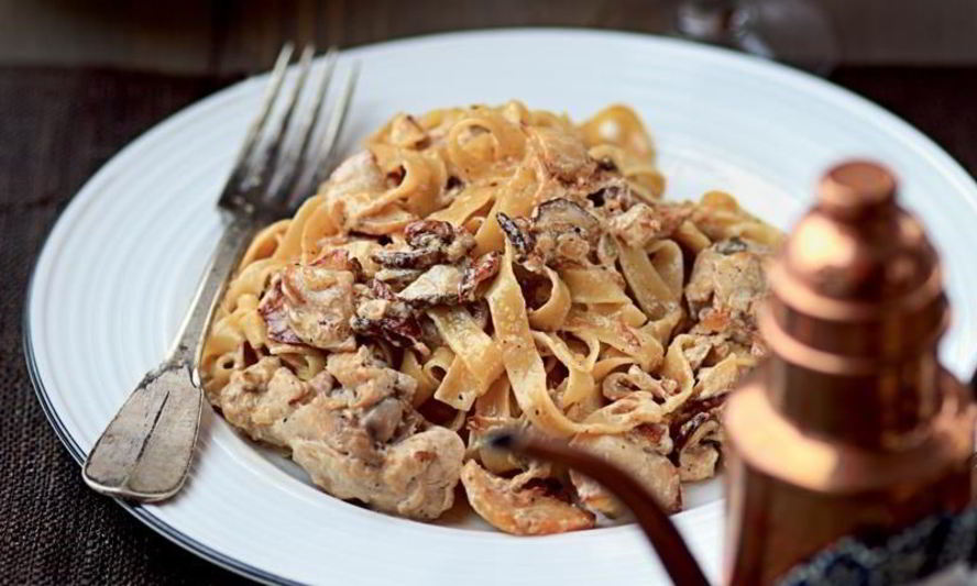 Рецепт феттучинь с рагу из цесарки и белых грибов