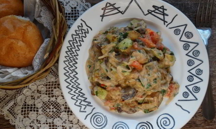 Рецепт грибного рагу с кабачками в сметанном соусе