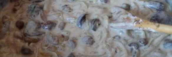 грибное рагу с кабачками в сметанном соусе