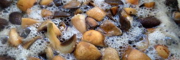 грибное рагу в горшочках