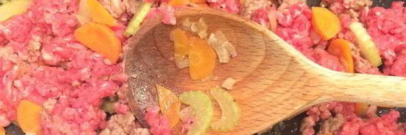 картофель, запеченный в фольге с мясным рагу