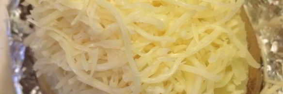 картофель, запеченный в фольге с мясным рагу