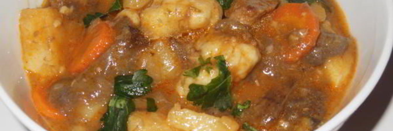 Мясное рагу с сырными клецками