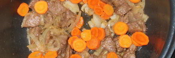 мясное рагу с сырными клецками