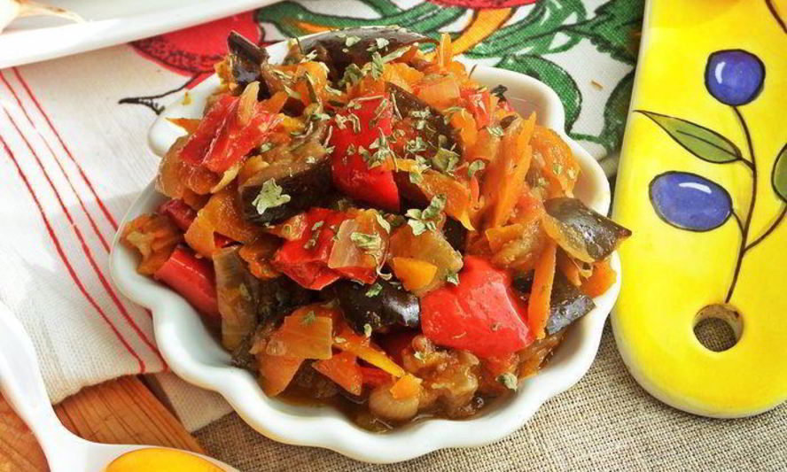 Рецепт овощного рагу на основе запеченных баклажанов и перцев