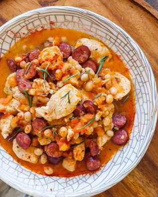 Рагу из фасоли с курицей и колбасками