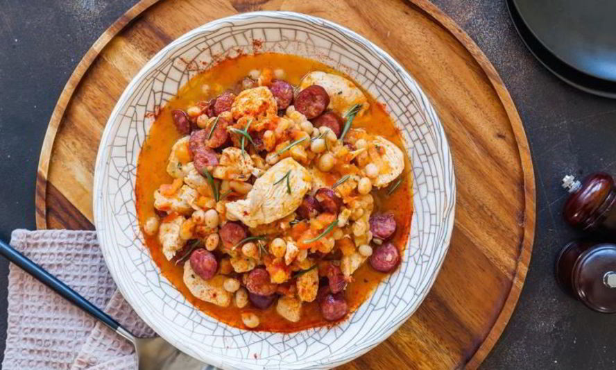 Рецепт рагу из фасоли с курицей и колбасками
