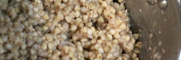 рагу из консервированной говядины с фасолью и зеленой гречкой