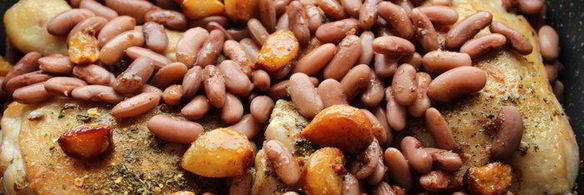 рагу из курицы с фасолью и запеченным чесноком