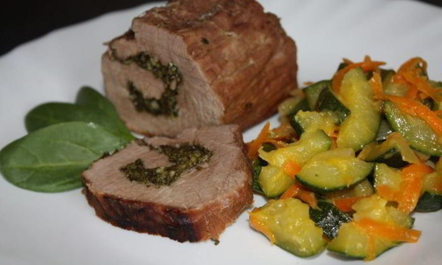 Рецепт рулета из говядины с рагу из кабачков