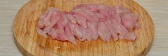 рисовая лапша с куриным филе и овощами