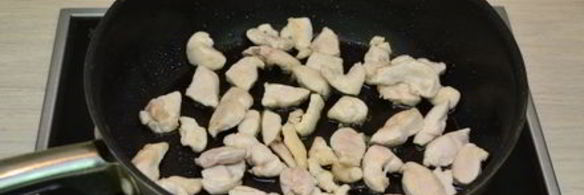 рисовая лапша с куриным филе и овощами