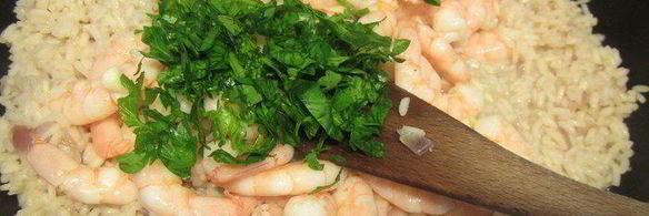 ризотто с креветками и ароматными травами