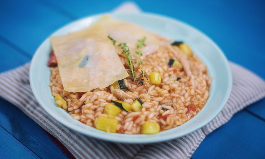 Рецепт розмаринового ризотто с испанским чоризо и курицей