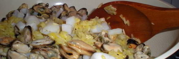 желтое ризотто с морепродуктами