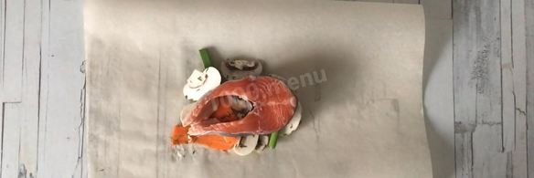форель в пергаменте с грибами и морковью