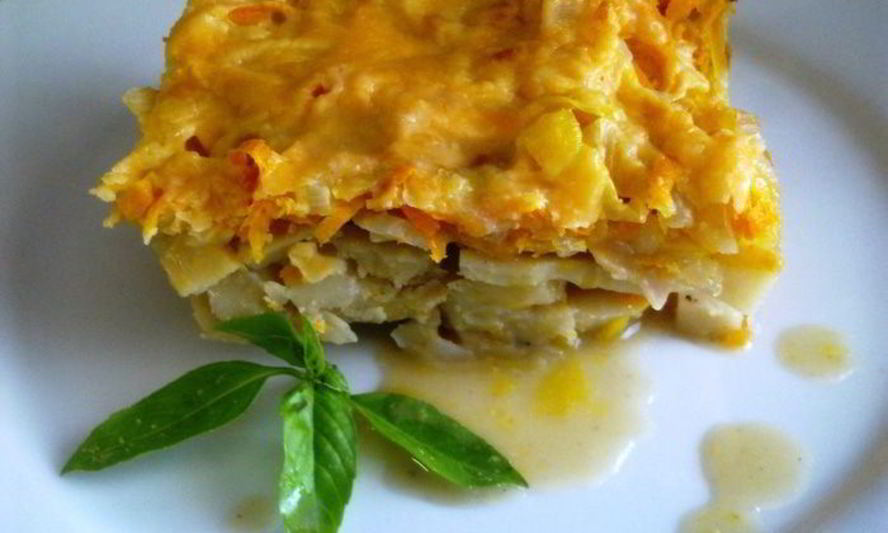 Рецепт кальмаров, запеченных с картофелем под сырной корочкой