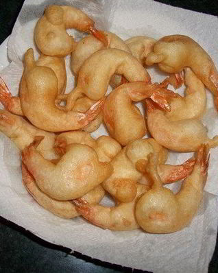 Креветки в темпуре с соусом из ананасов