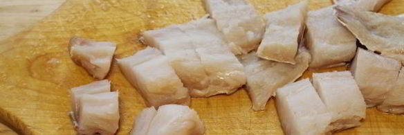 морской окунь в томатно-сметанном соусе