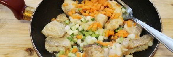 морской окунь в томатно-сметанном соусе