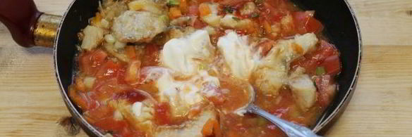 морской окунь в томатно-сметанном соусе