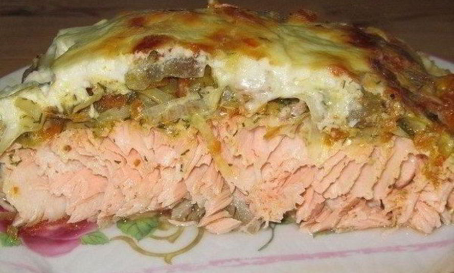 Рецепт рыбы под овощной шубой со сметаной в духовке