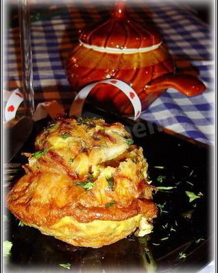 Рыба в горшочках, запеченная в омлете