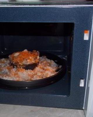 Рыба в микроволновке с луком