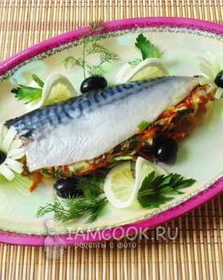 Скумбрия запеченная с овощами в фольге