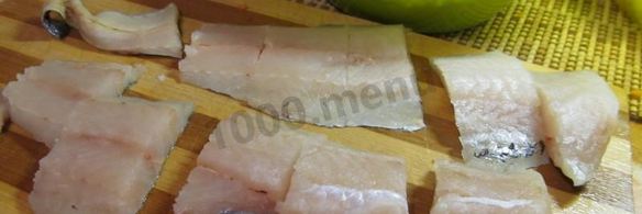 тушеный минтай с луком и морковью