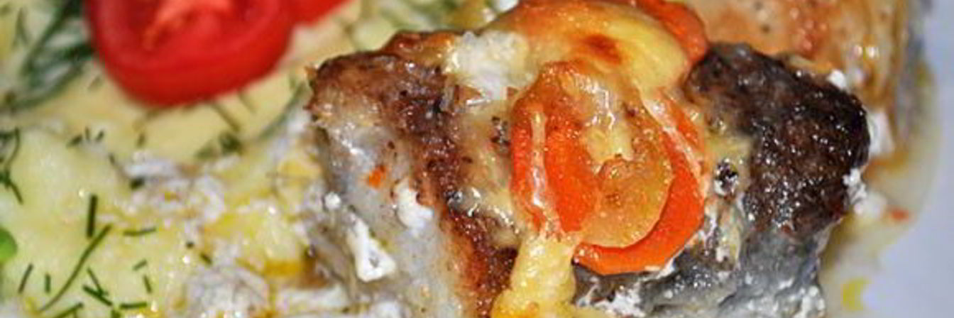 Запеченный минтай с чесноком