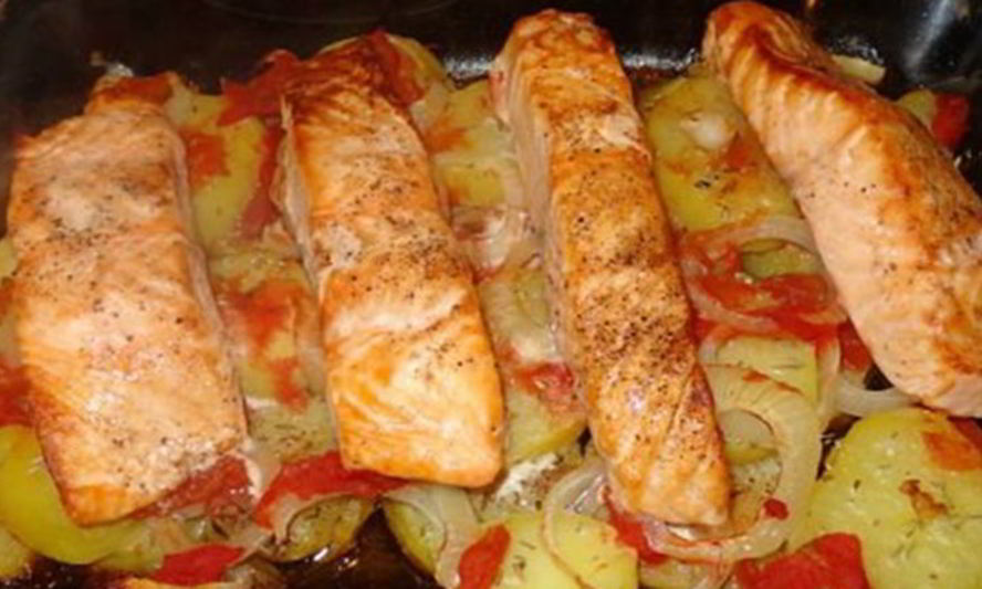 Рецепт запеченного с картофелем лосось