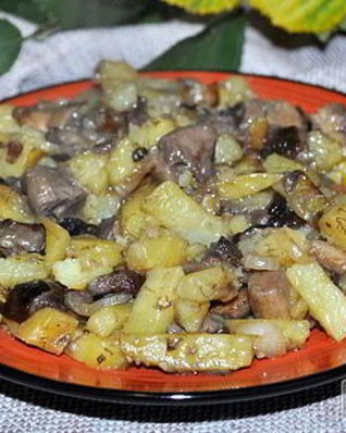 Жареные лесные грибы с картофелем