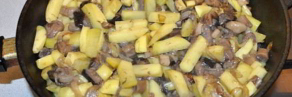 жареные лесные грибы с картофелем