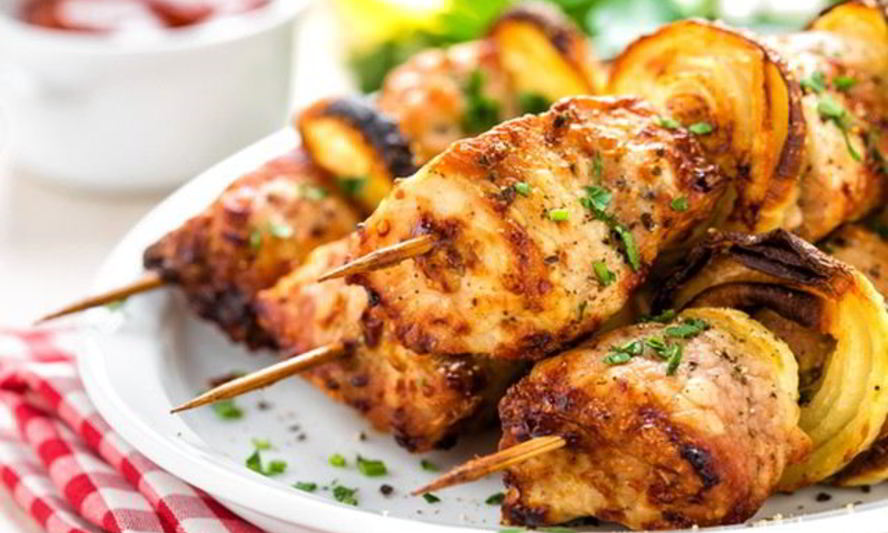 Рецепт куриных шашлычков в соусе якитори на шпажках