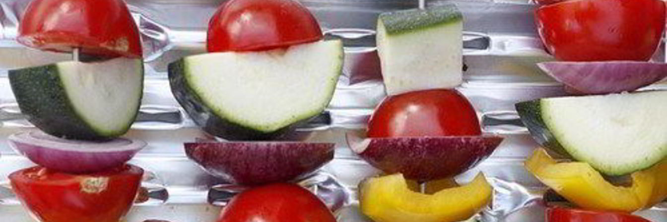 Овощные шашлыки с чесноком и базиликом