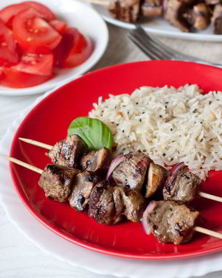 Шашлычки из говядины с грибами и луком