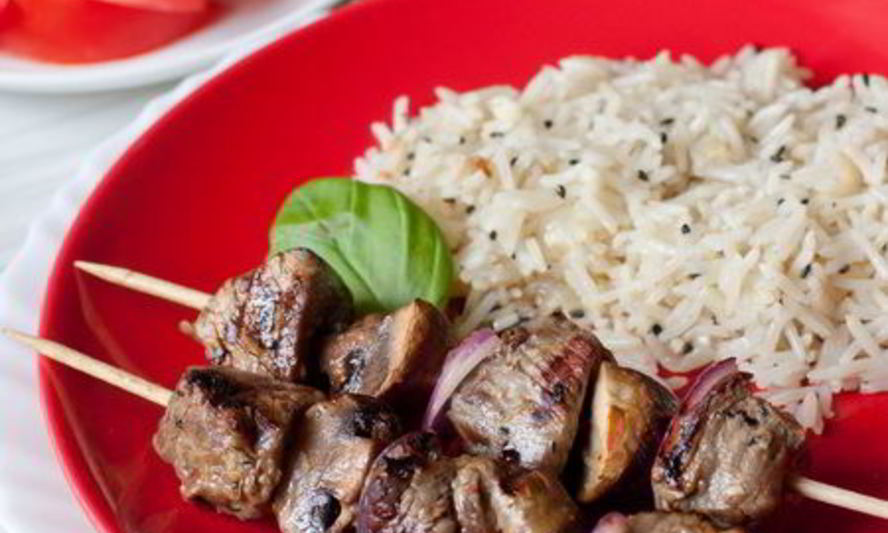 Рецепт шашлычков из говядины с грибами и луком