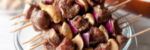шашлычки из говядины с грибами и луком