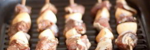 шашлычки из говядины с грибами и луком