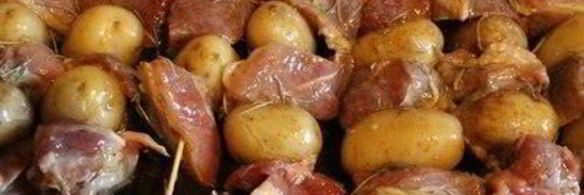шашлычки из свинины и молодого картофеля