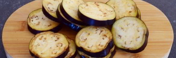 шашлык из баклажана в кляре с сыром