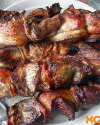 Шашлык из говядины в беконе