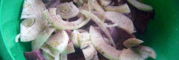 шашлык из говядины в беконе