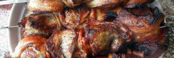 шашлык из говядины в беконе