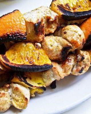 Шашлык из куриного филе с апельсинами
