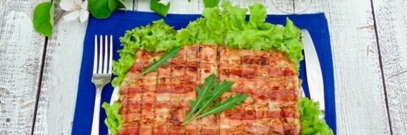 Шашлык из куриной грудки в беконе