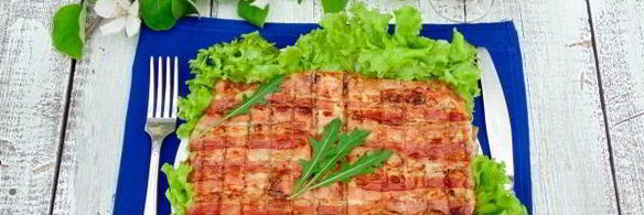 шашлык из куриной грудки в беконе