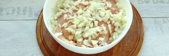 шашлык из куриной грудки в беконе