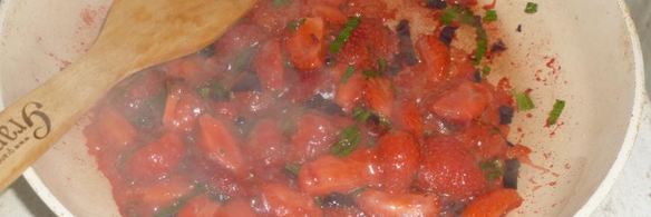 шашлык из курицы с клубнично-базиликовым соусом